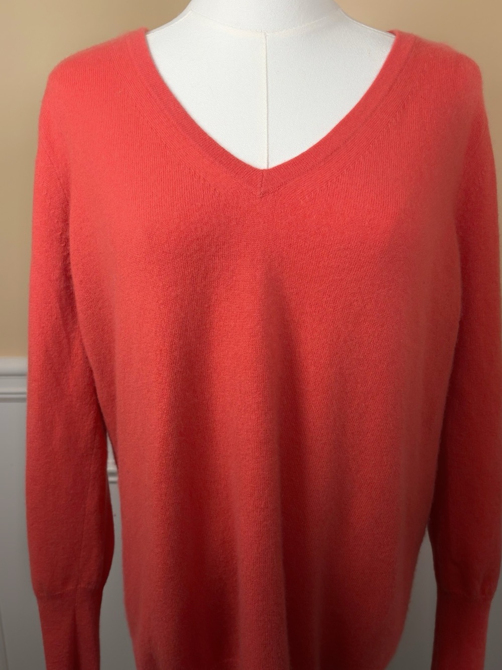Pure Collection Coral V-Neck Cashmere-Blend Sweater